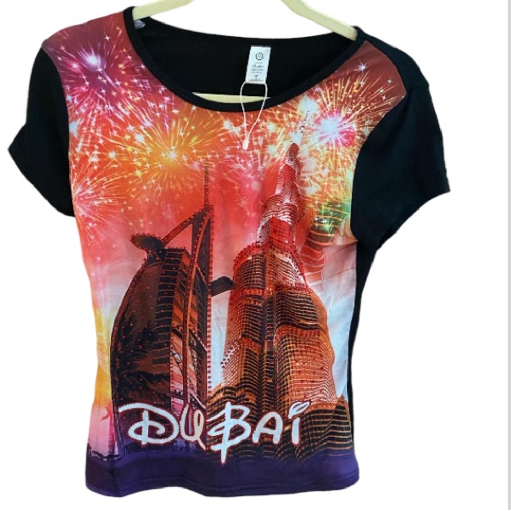 Al Jubar Dubai T-shirt. With red rhinestone. Size medium.